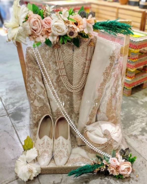 Groom Dress Packing
